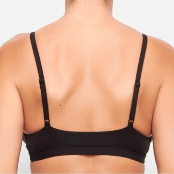 SKIMS Onyx Triangle Bra Medium - Picture 4 of 6
